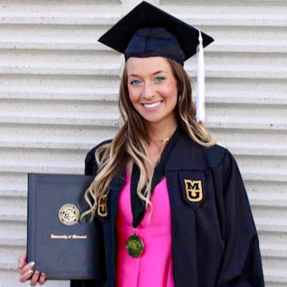 Meet your Posher, Abigail - Picture 1 of 1